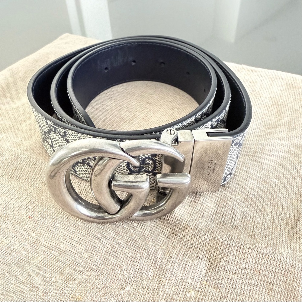 Gucci Men’s GG Marmont Reversible Belt in Size 90